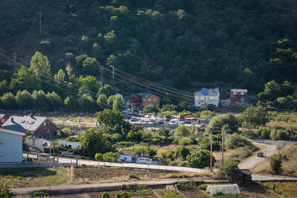 Hostal Tres Campanas Villafranca Del Bierzo Exteriör bild