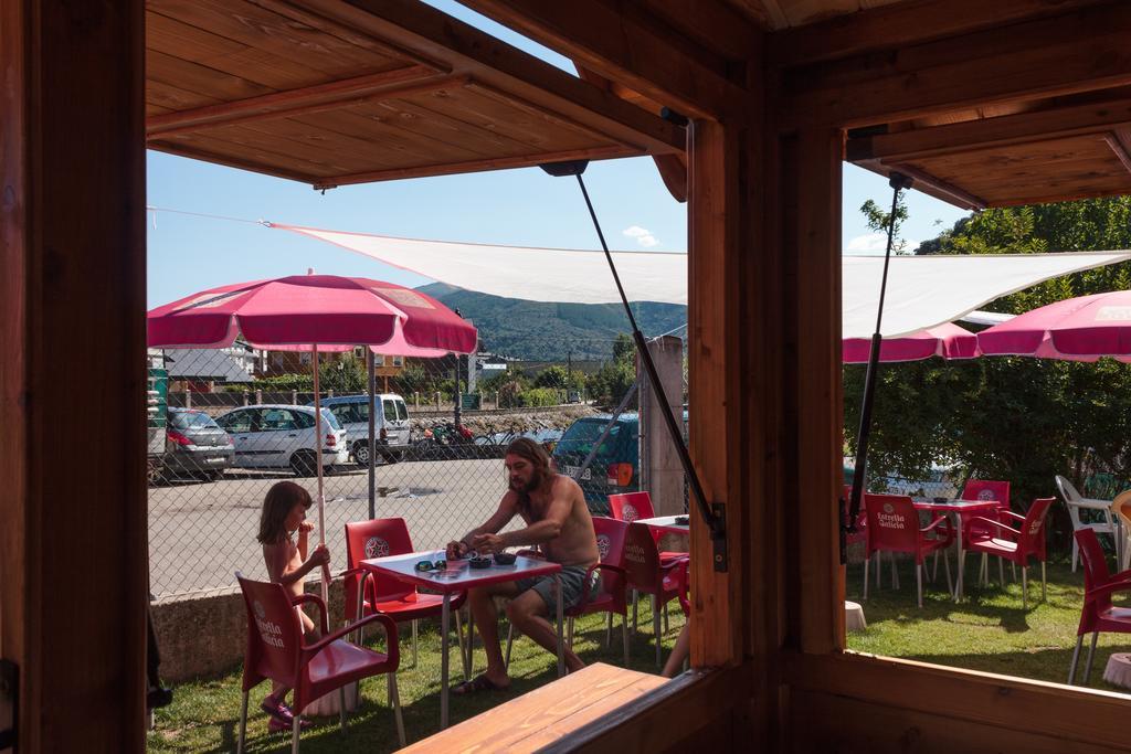 Hostal Tres Campanas Villafranca Del Bierzo Exteriör bild