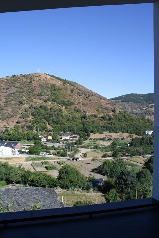 Hostal Tres Campanas Villafranca Del Bierzo Rum bild